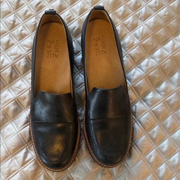 Naturalizer Black Leather Flats - Picture 1 of 7